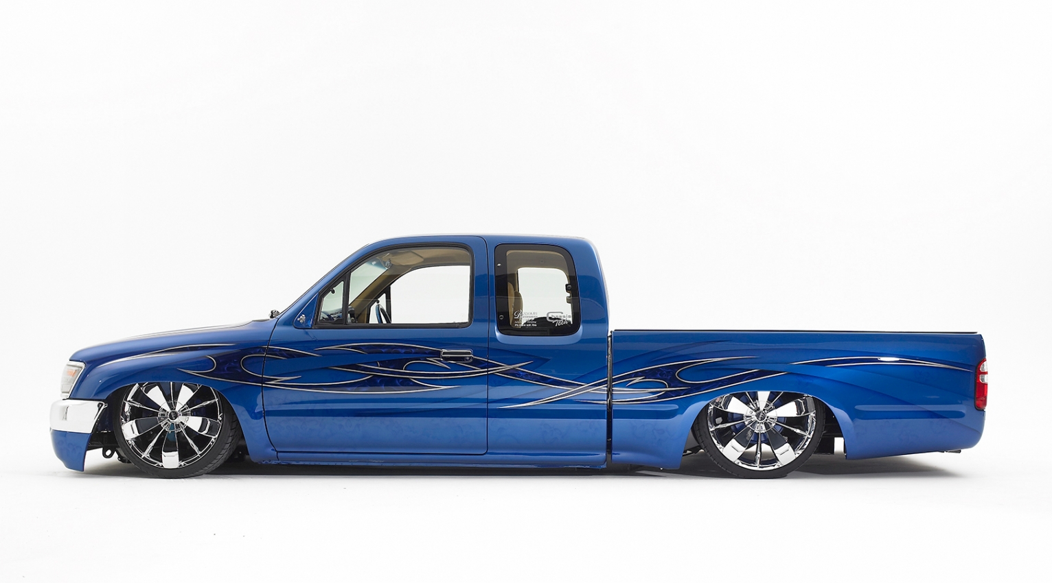 http://mattblackphoto.server101.com/files/gimgs/th-14_Chad-Hilux-side-1.jpg